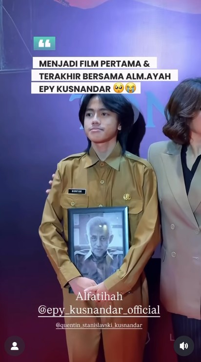 Wujudkan keinginan mendiang Epy Kusnandar, 9 potret keluarga Karina Ranau hadiri gala premiere Qorin 2