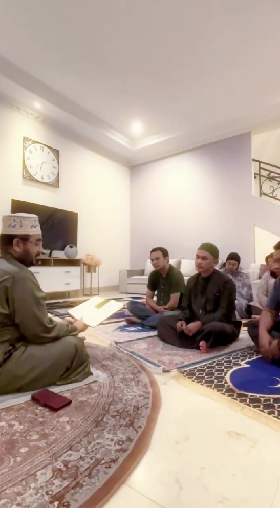 Didoakan istikamah, 9 potret Ruben Onsu kerap ikuti kajian untuk dalami Islam, dapat ilmu dari habib