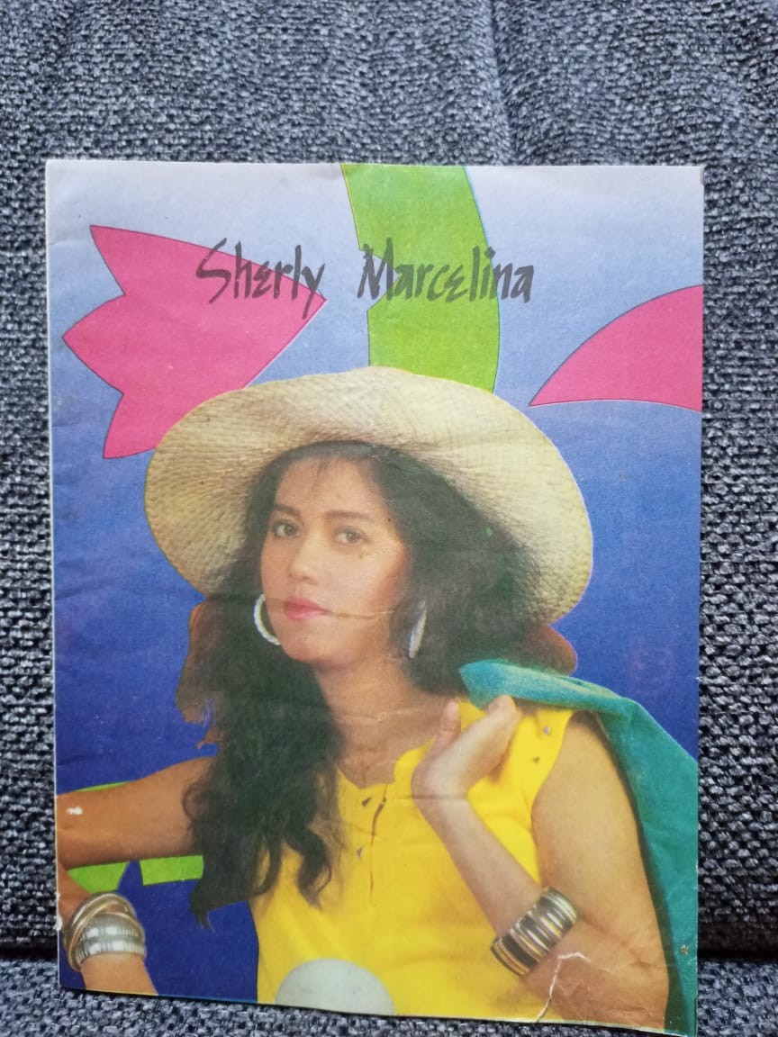 11 Artis jadul di sampul buku tulis bikin nostalgia, cantiknya natural tanpa sentuhan permak wajah