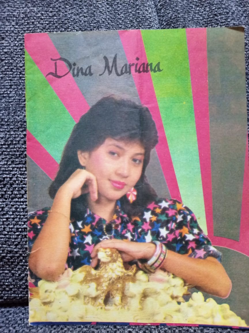 11 Artis jadul di sampul buku tulis bikin nostalgia, cantiknya natural tanpa sentuhan permak wajah