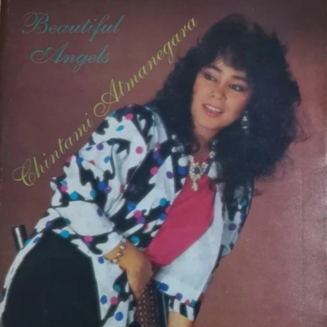 11 Artis jadul di sampul buku tulis bikin nostalgia, cantiknya natural tanpa sentuhan permak wajah