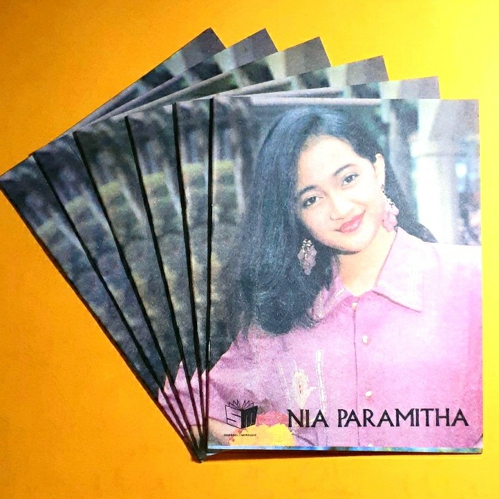 11 Artis jadul di sampul buku tulis bikin nostalgia, cantiknya natural tanpa sentuhan permak wajah