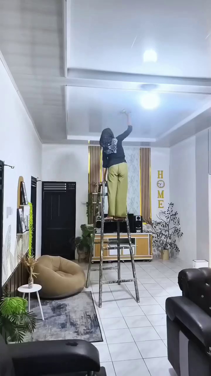 Mulanya rumah jadul bak green screen, wanita ini nukang sendiri jadi ala American classic, 9 potretnya