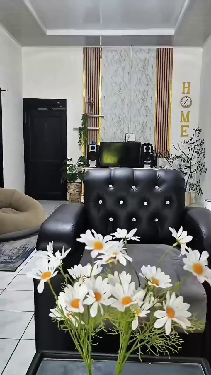 Mulanya rumah jadul bak green screen, wanita ini nukang sendiri jadi ala American classic, 9 potretnya