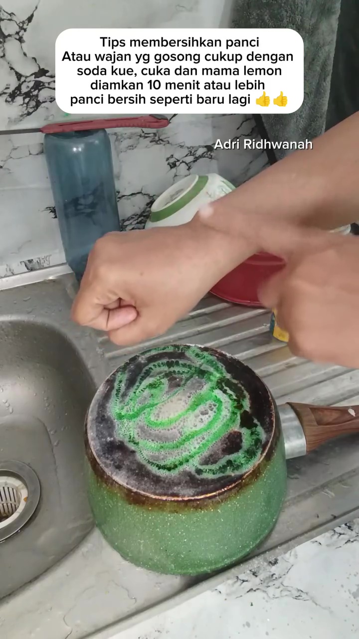 Tanpa sitrun, ini cara selamatkan pantat panci gosong menghitam biar jadi baru lagi dalam 10 menit