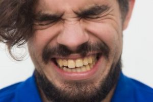 Tak perlu baking soda untuk merontokkan noda dan plak gigi, cukup dengan 1 jenis minyak esensial