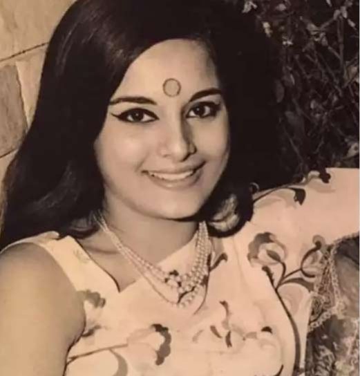 Cantiknya bikin terpesona, begini foto lawas ibu 11 aktris Bollywood