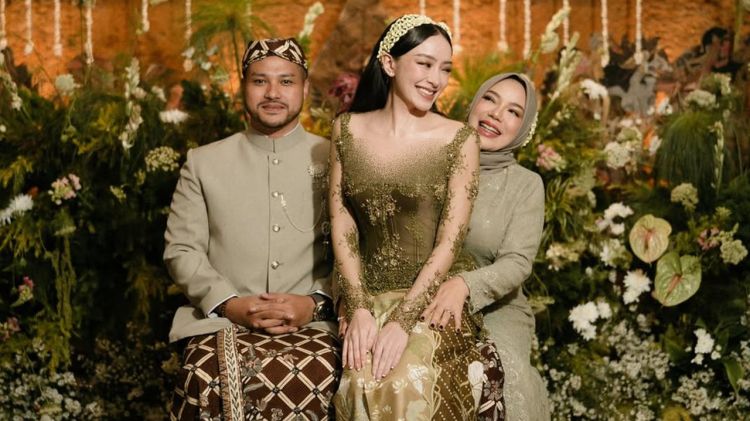 Baru diungkap usai nikah, 6 potret momen mengharukan prosesi siraman dan pengajian Amanda Zahra
