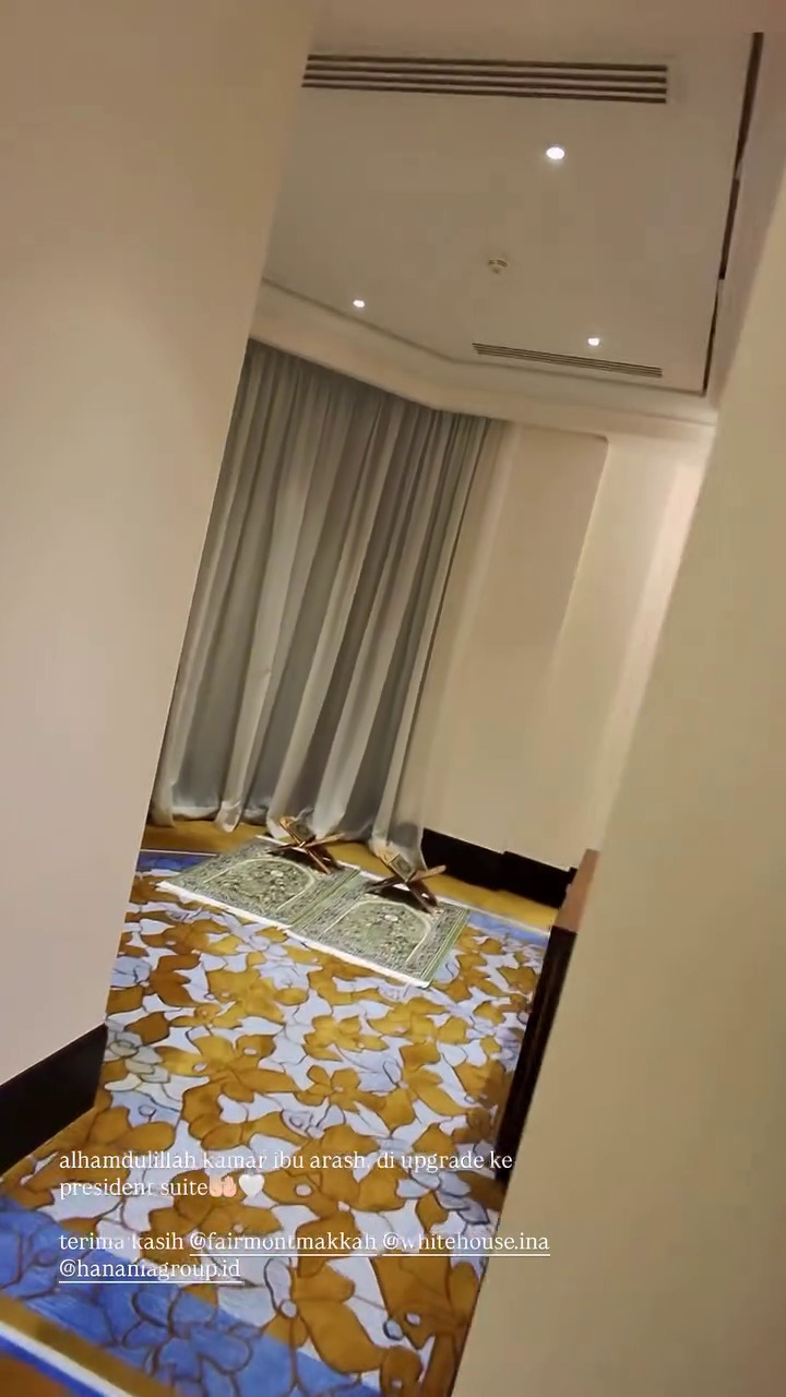 9 Potret Aaliyah Massaid dan Thariq Halilintar ajak baby Arash umrah bareng, kamar inapnya mewah pol