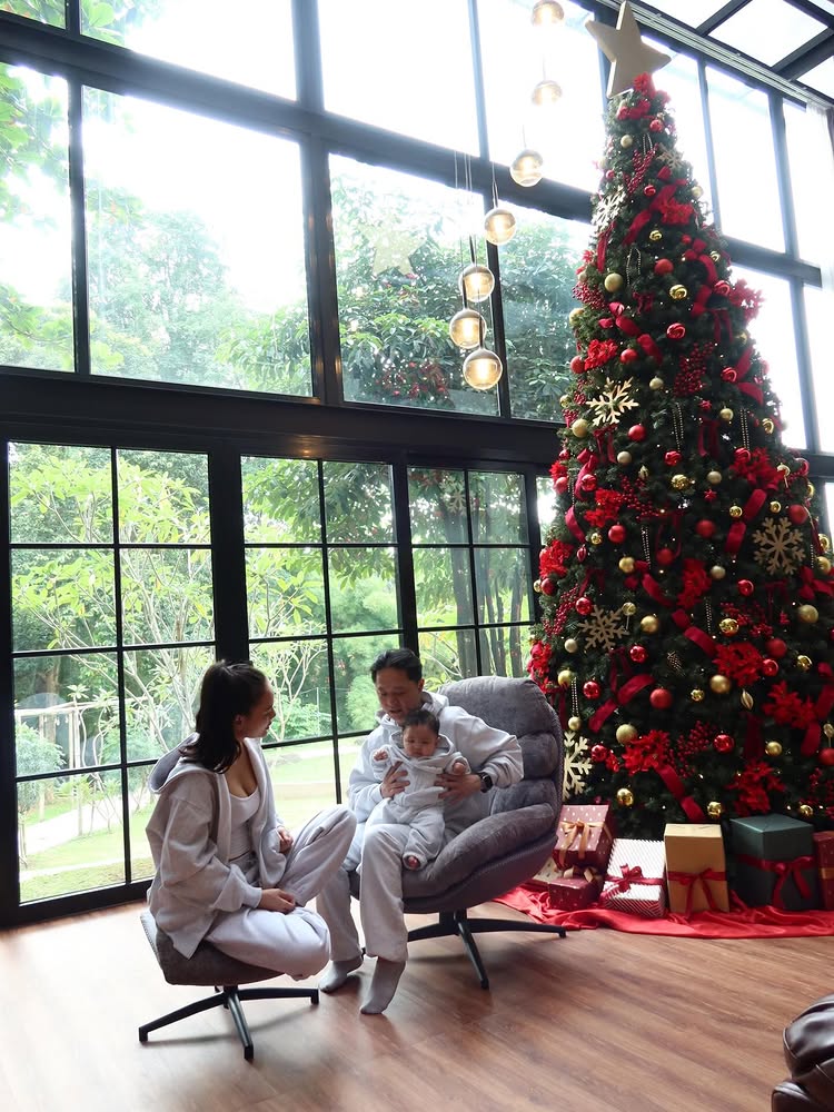 9 Potret Erika Carlina rayakan ultah DJ Bravy bareng sang anak, ucap eks pacar sosok berhati baik