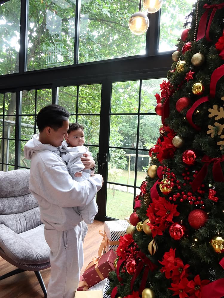 9 Potret Erika Carlina rayakan ultah DJ Bravy bareng sang anak, ucap eks pacar sosok berhati baik