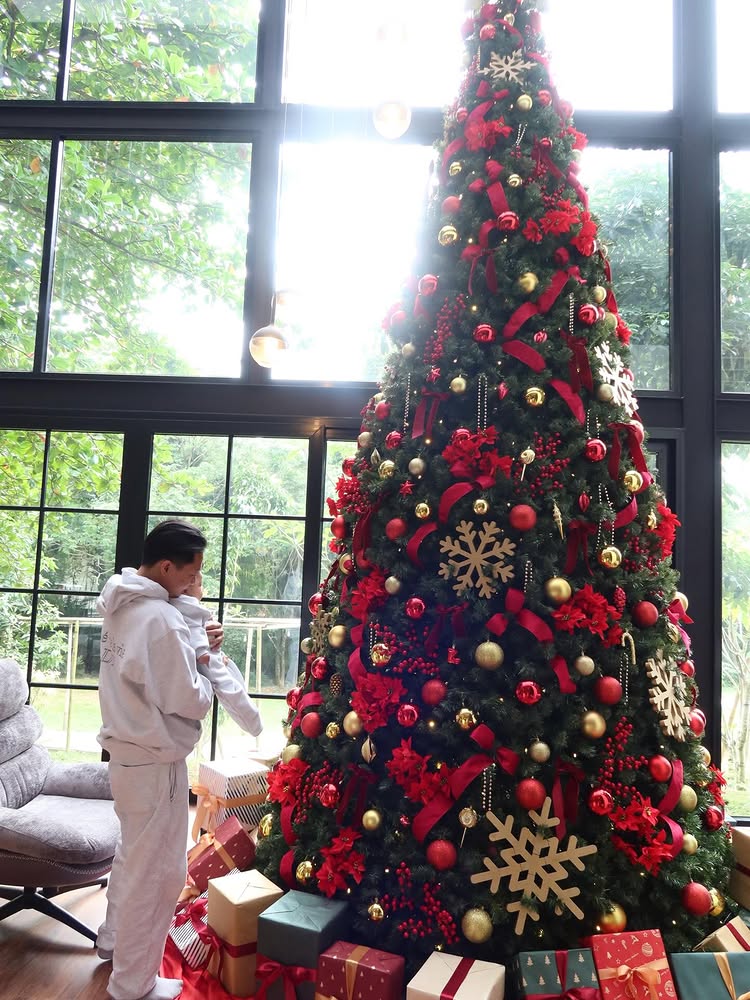 9 Potret Erika Carlina rayakan ultah DJ Bravy bareng sang anak, ucap eks pacar sosok berhati baik