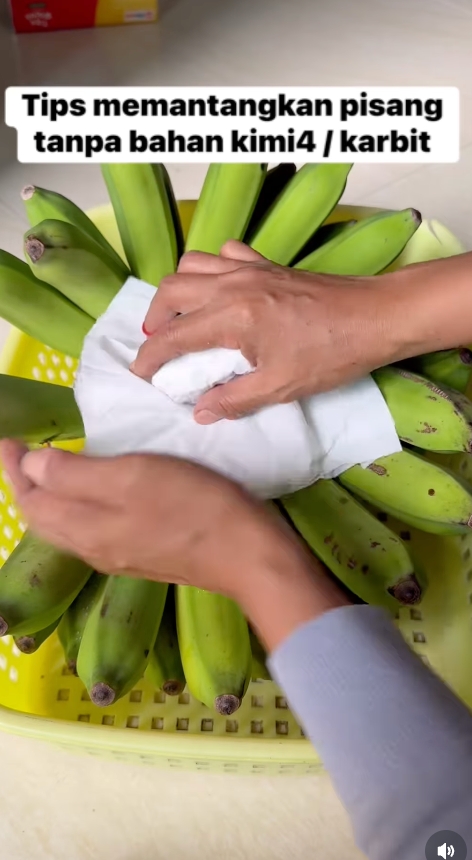Cara alami mematangkan pisang mentah agar kuning sempurna tanpa karbit