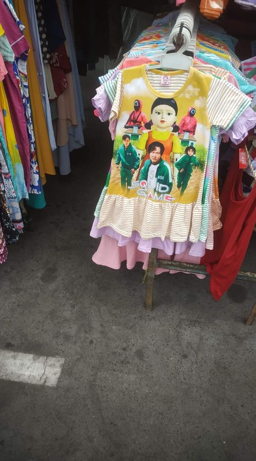  11 Desain baju paling nyeleneh yang pernah dijual, dari lucu banget sampai bikin geleng kepala