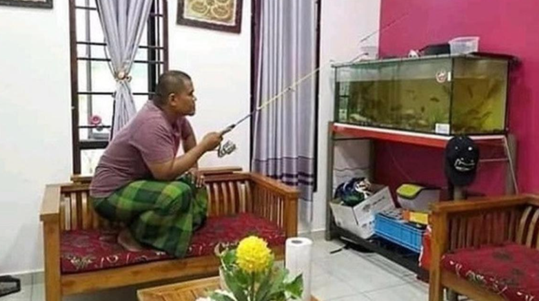 15 Momen kocak bapak-bapak mancing yang bikin ngakak, dari aksi absurd sampai gaya unik