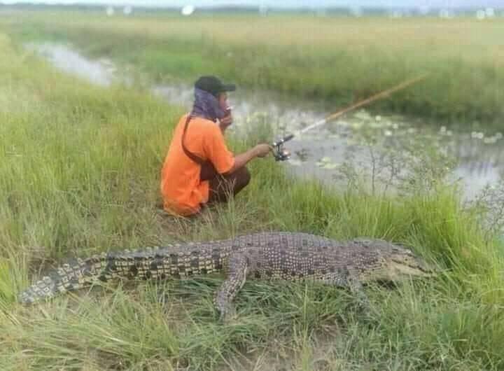 15 Momen kocak bapak-bapak mancing yang bikin ngakak, dari aksi absurd sampai gaya unik