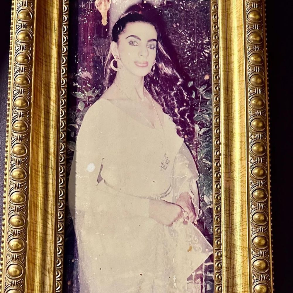 Potret lawas 9 ibu seleb yang bikin pangling, Bu Ala jadi sorotan karena mirip Barbie