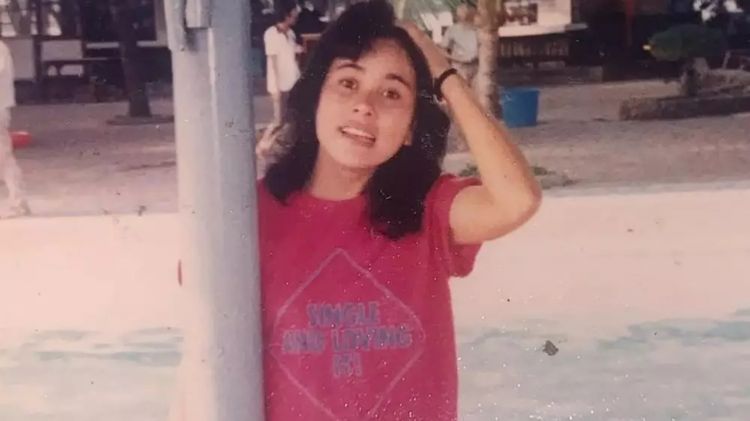 Potret lawas 9 ibu seleb yang bikin pangling, Bu Ala jadi sorotan karena mirip Barbie