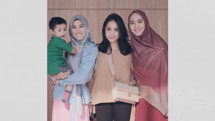 9 Potret lawas Nagita Slavina dan Alyssa Soebandono di sitkom, gaya polos Gigi curi perhatian