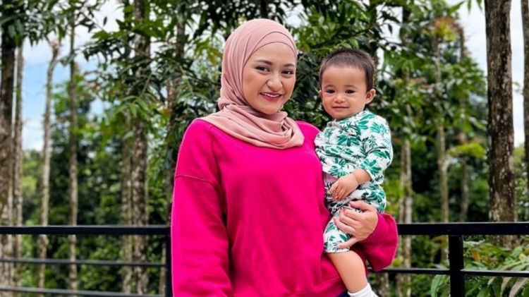 Parasnya plek ketiplek Adzam, begini 5 foto lawas masa kecil Nathalie Holscher