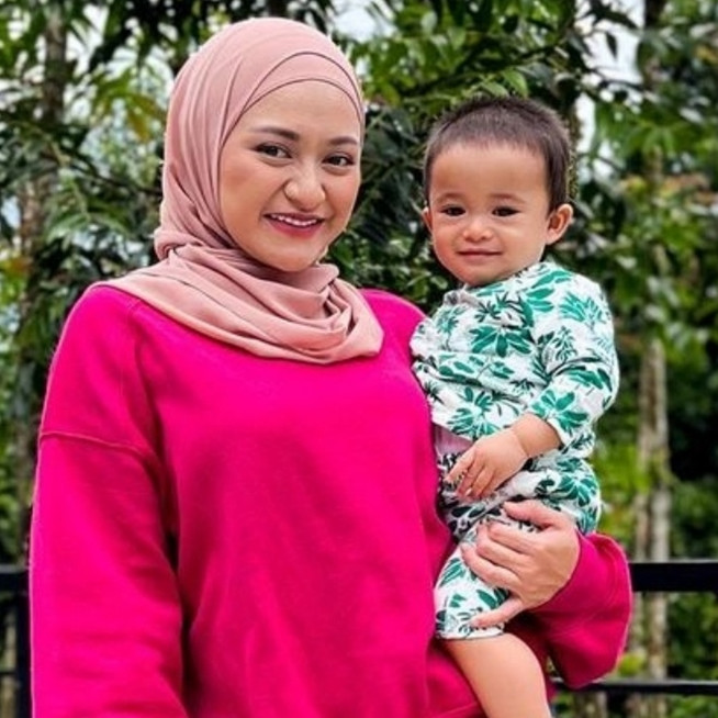 Parasnya plek ketiplek Adzam, begini 5 foto lawas masa kecil Nathalie Holscher