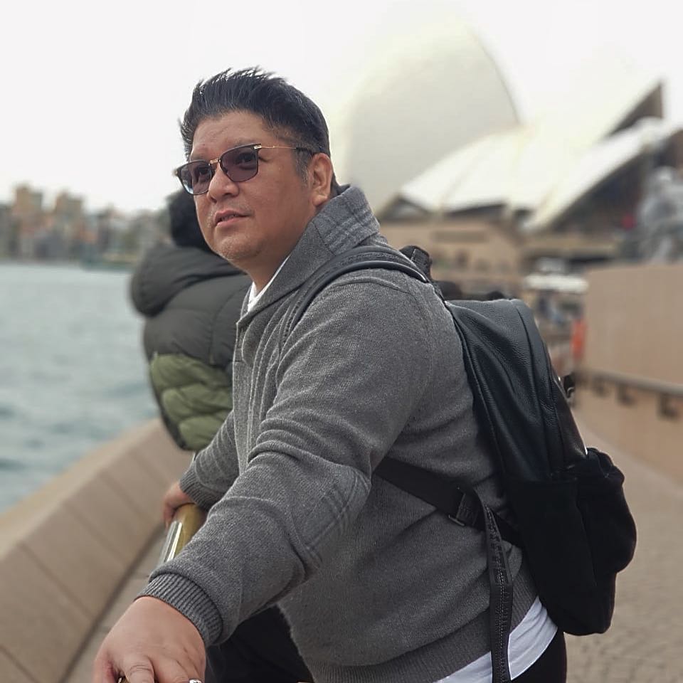 Dulu model iklan hair cream, suami diva Tanah Air ini kini jadi politisi, 11 potretnya bikin pangling