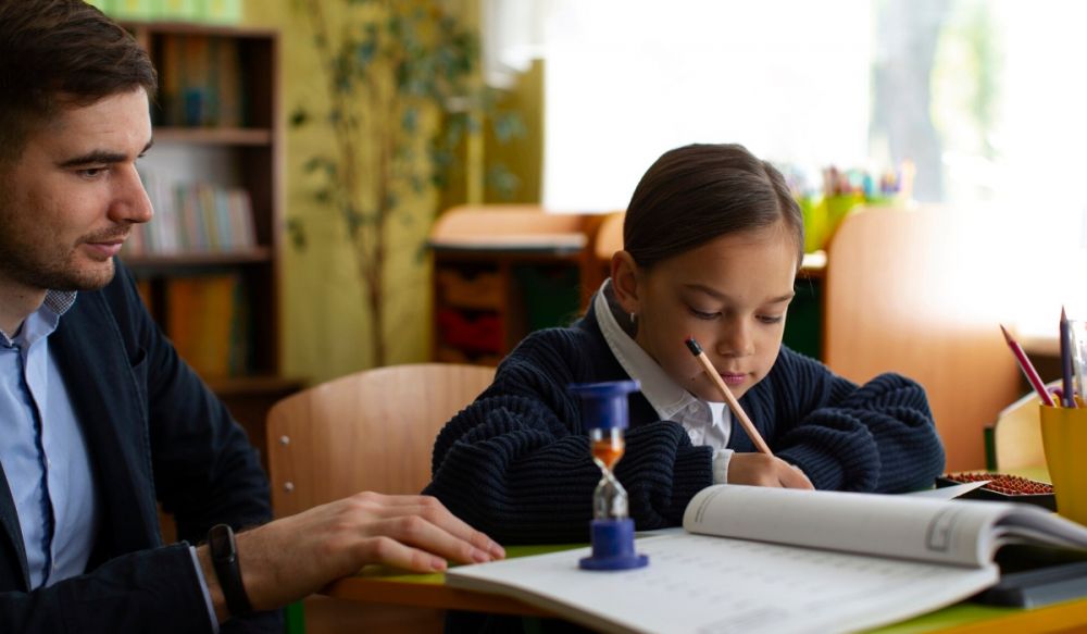 100 Kata-kata bijak guru untuk murid, pesan penuh makna untuk masa depan yang cerah