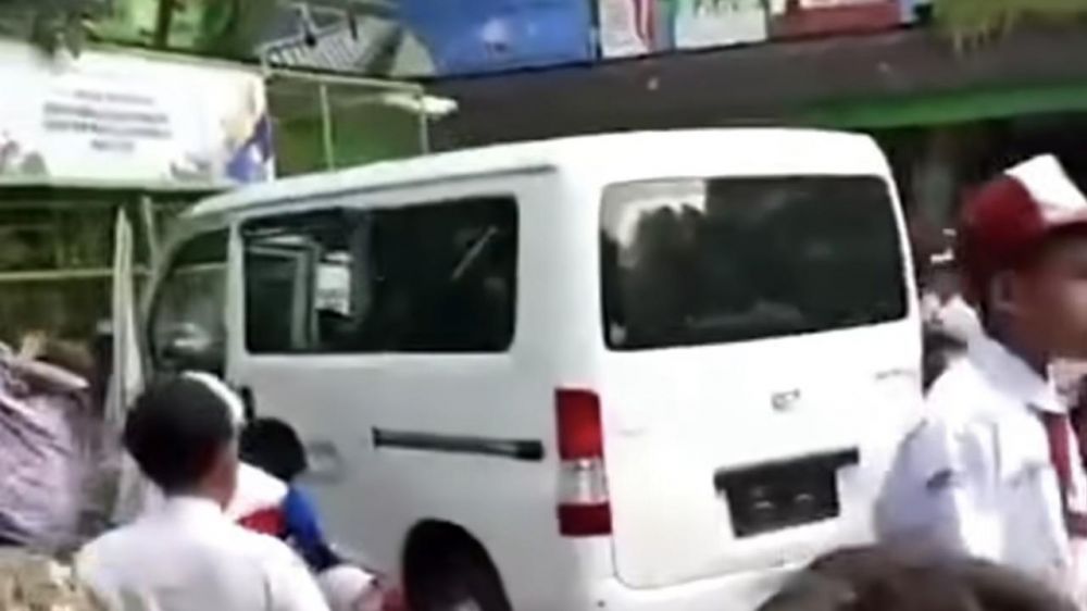 5 Kronologi mobil MBG tabrak 21 siswa dan 1 guru SDN 01 Kalibaru, lima korban dirawat di rumah sakit