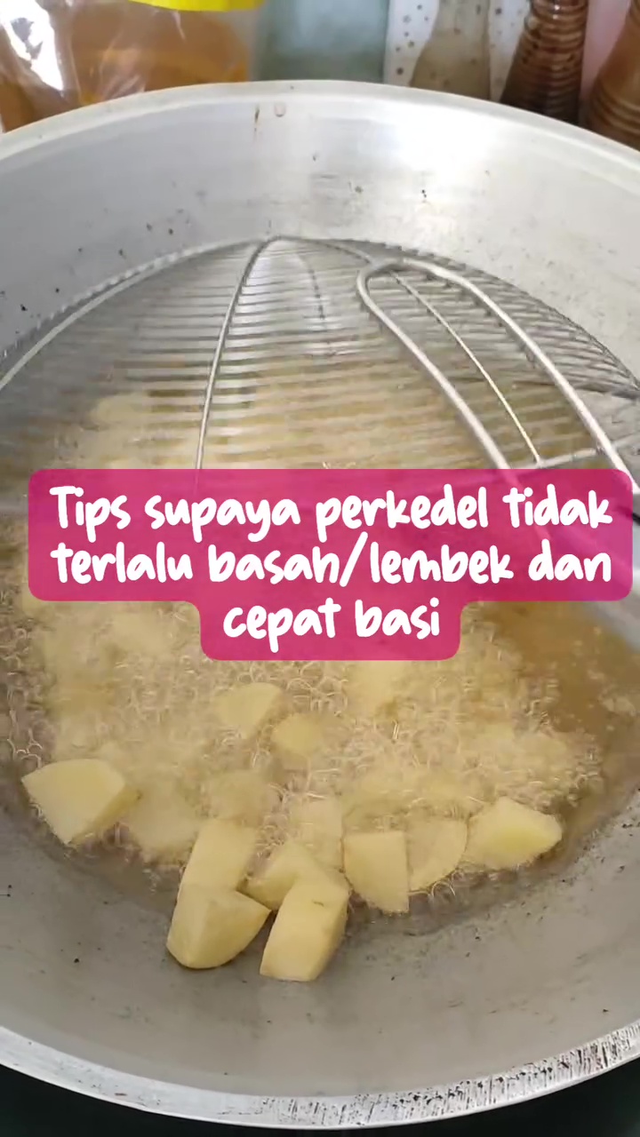 Ingin bikin perkedel tapi takut adonan hancur karena lembek? Coba pakai trik ini untuk mengatasinya