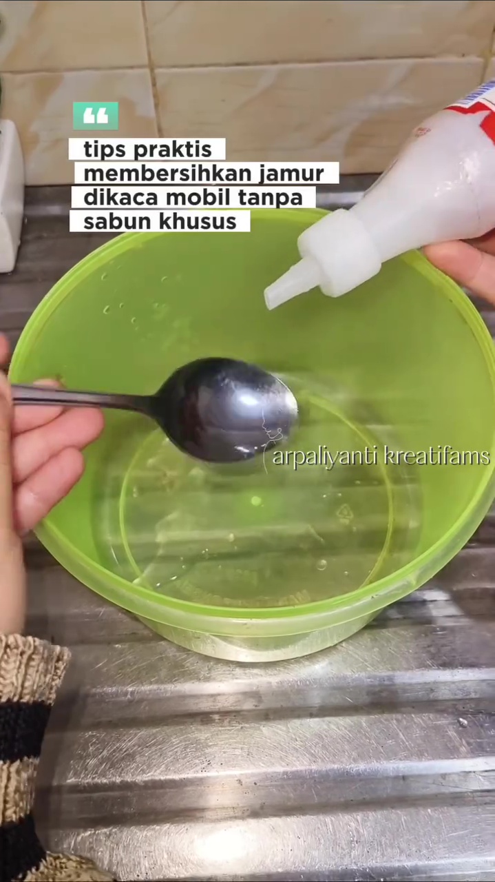 Tak perlu pembersih khusus, ini trik mengatasi noda jamur di kaca mobil cuma bermodal 1 bahan dapur