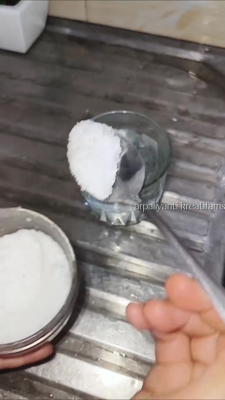 Trik keluarkan duri atau kayu kecil yang masuk ke kulit tanpa dicabut, cukup rendam 1 bahan dapur ini