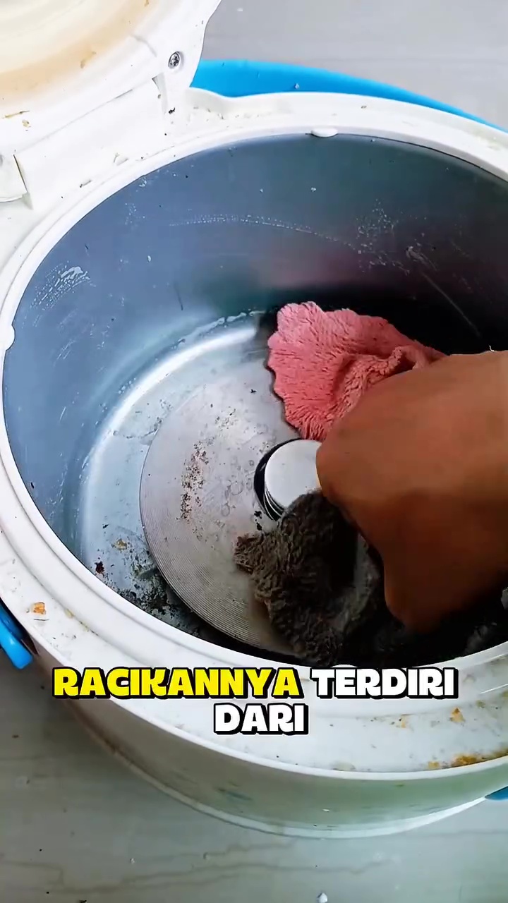 Jangan cuci rice cooker jika tak ingin konslet! Bersihkan dengan cara ini biar aman dan bebas kerak
