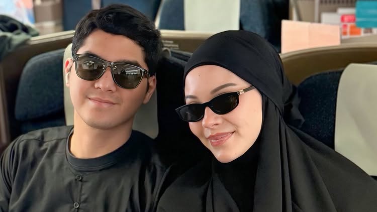 7 Potret Alyssa Daguise ibadah umrah bersama Al Ghazali saat hamil 4 bulan, aura bumilnya terpancar