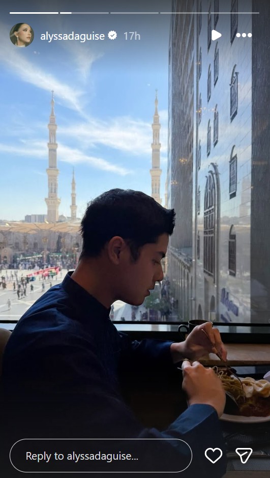 7 Potret Alyssa Daguise ibadah umrah bersama Al Ghazali saat hamil 4 bulan, aura bumilnya terpancar