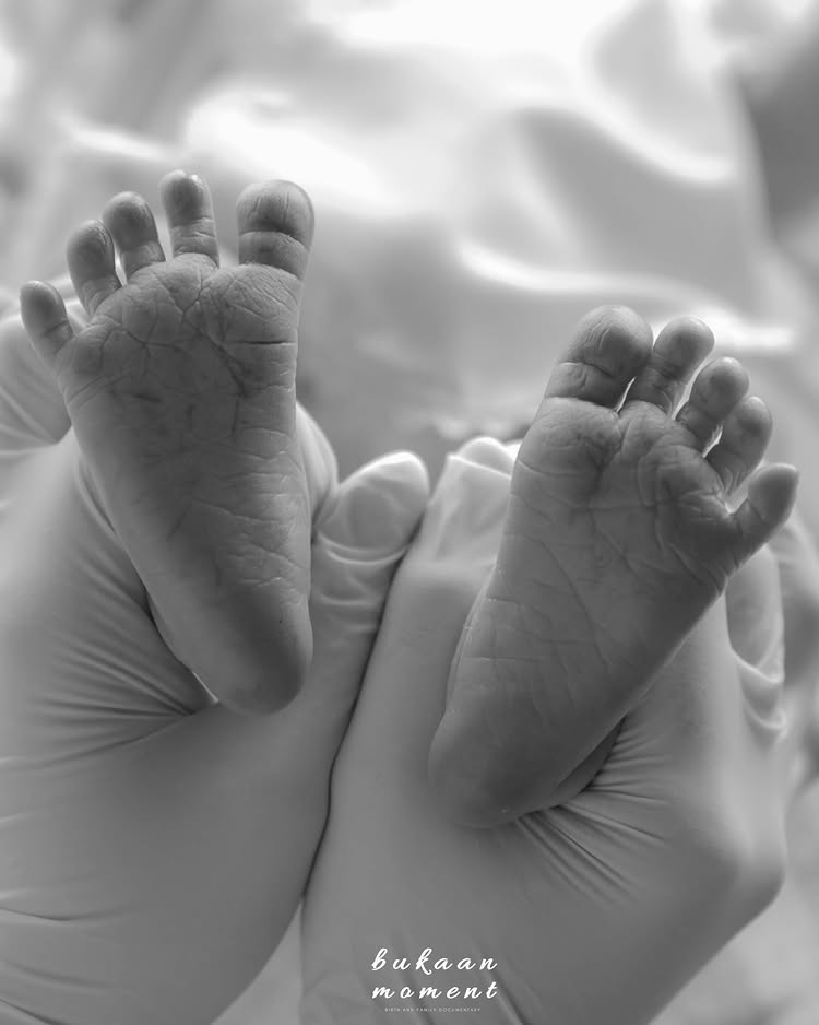 9 Potret Adiba Khanza melahirkan anak pertama, Ummi Pipik bahagia sambut cucu perempuan