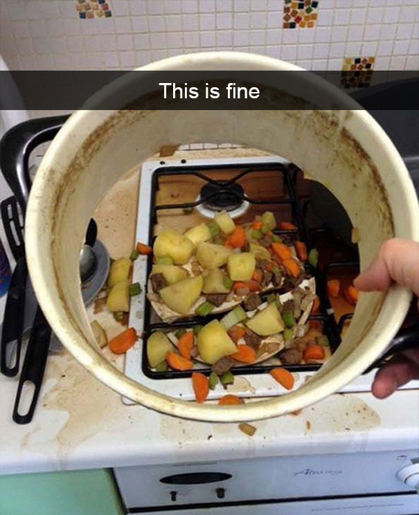 15 Potret apes saat masak di dapur, niatnya bikin makan enak malah jadi bikin bad mood