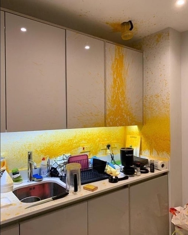 15 Potret apes saat masak di dapur, niatnya bikin makan enak malah jadi bikin bad mood