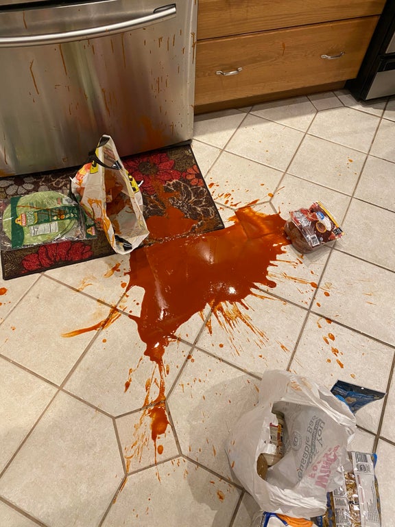 15 Potret apes saat masak di dapur, niatnya bikin makan enak malah jadi bikin bad mood