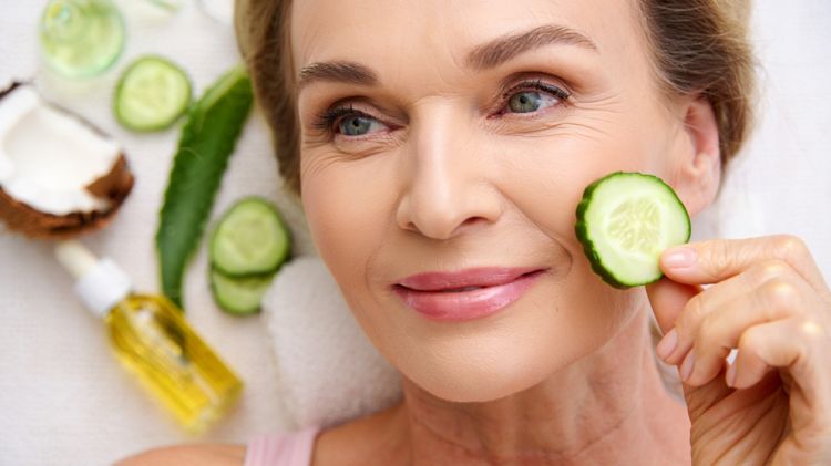 Rahasia awet muda di usia 60, cuma pakai 1 buah ini kulit bisa tampak 15 tahun lebih muda