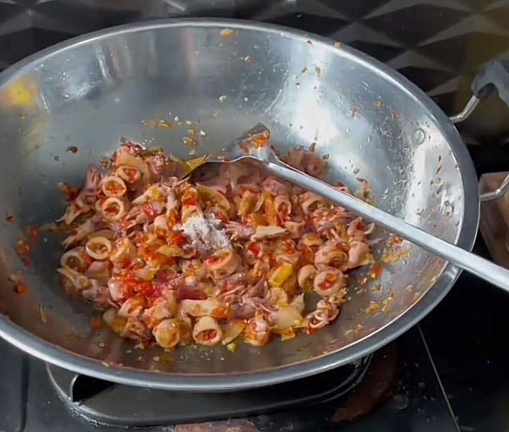 9 Resep sambal cumi asin pedas nampol, tampilannya menggoda rasanya nendang