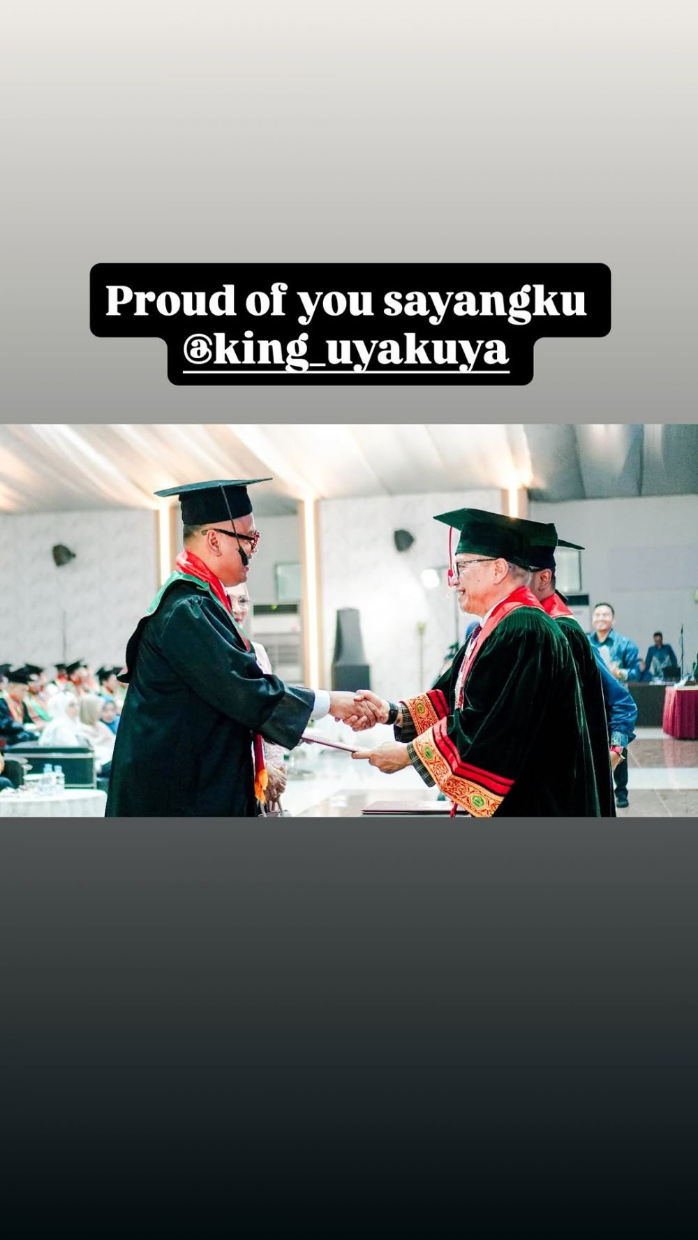 9 Potret Uya Kuya wisuda S2 di Unissula Semarang, topik tesis angkat tema penyebaran berita bohong