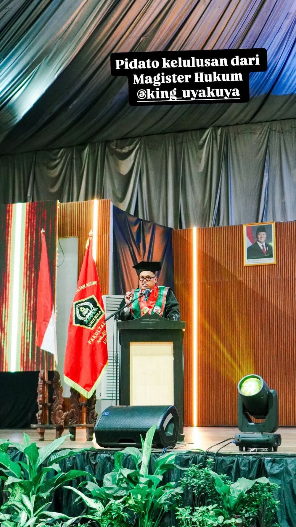 9 Potret Uya Kuya wisuda S2 di Unissula Semarang, topik tesis angkat tema penyebaran berita bohong