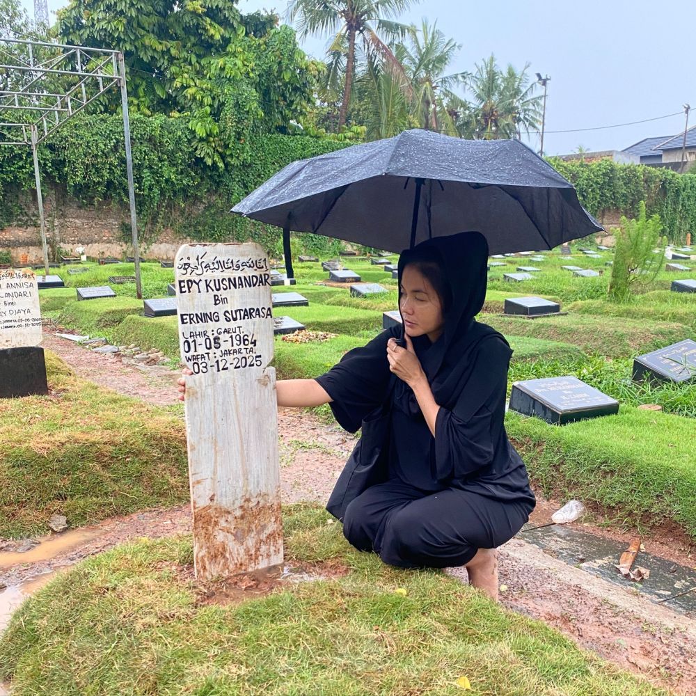 Karina Ranau bantah tak turuti wasiat pemakaman Epy Kusnandar di Garut, sebut ucapan suami cuma akting