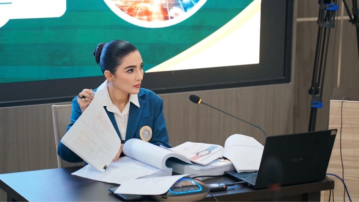 Tetap berjuang meski berat, 9 potret Ashanty jalani uji kelayakan disertasi menuju gelar doktor