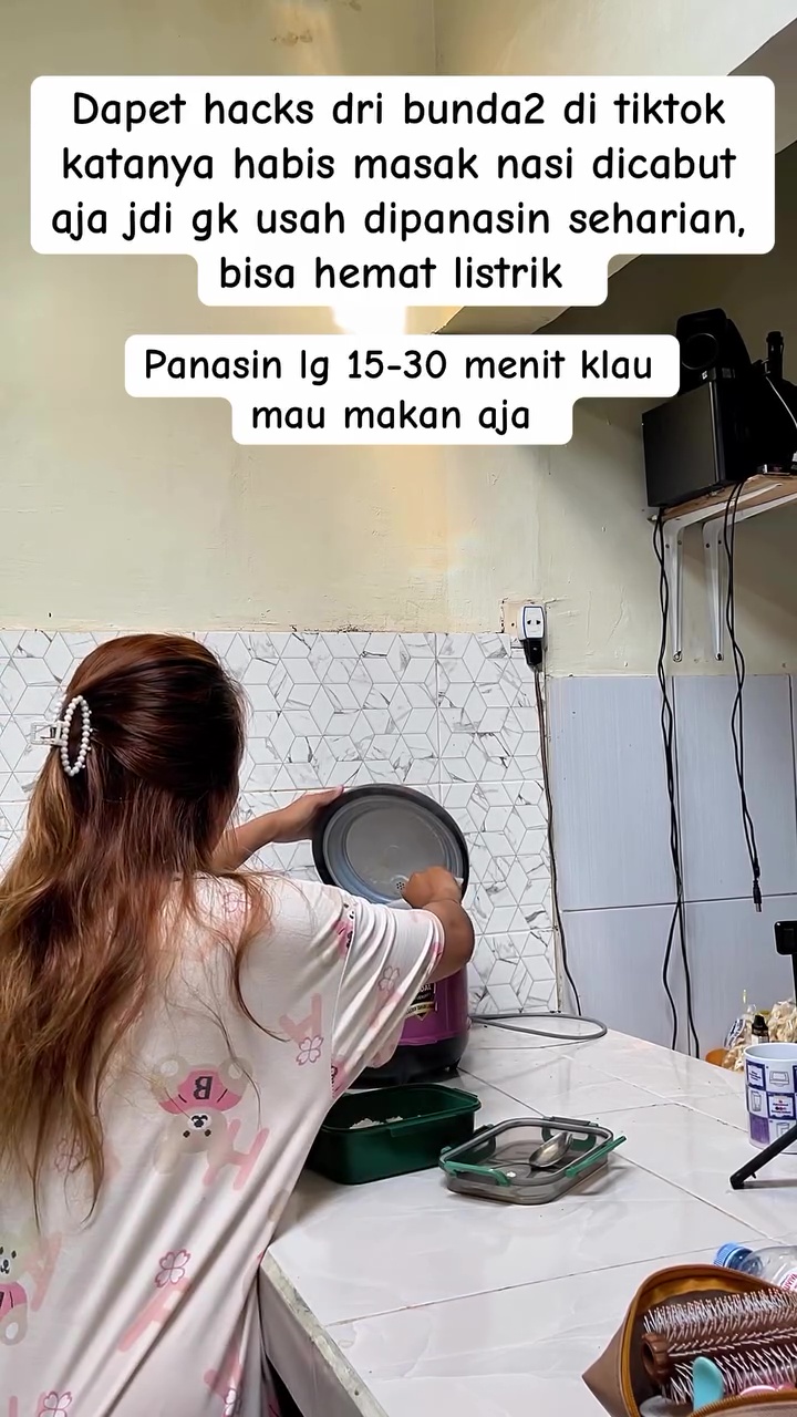 Nggak cuma bikin hemat listrik, ini 3 alasan kamu perlu mencabut colokan rice cooker usai nasi matang