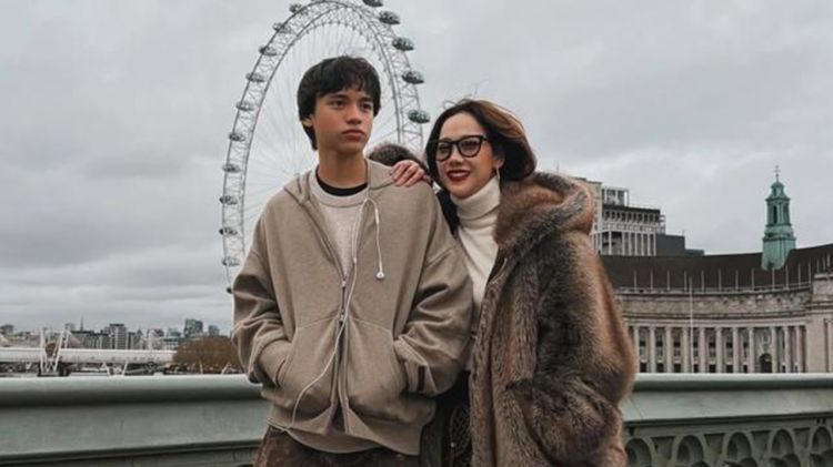 Kian keren di usia 15 tahun, begini 6 gaya Noah Sinclair anak BCL saat liburan ke Prancis dan Inggris