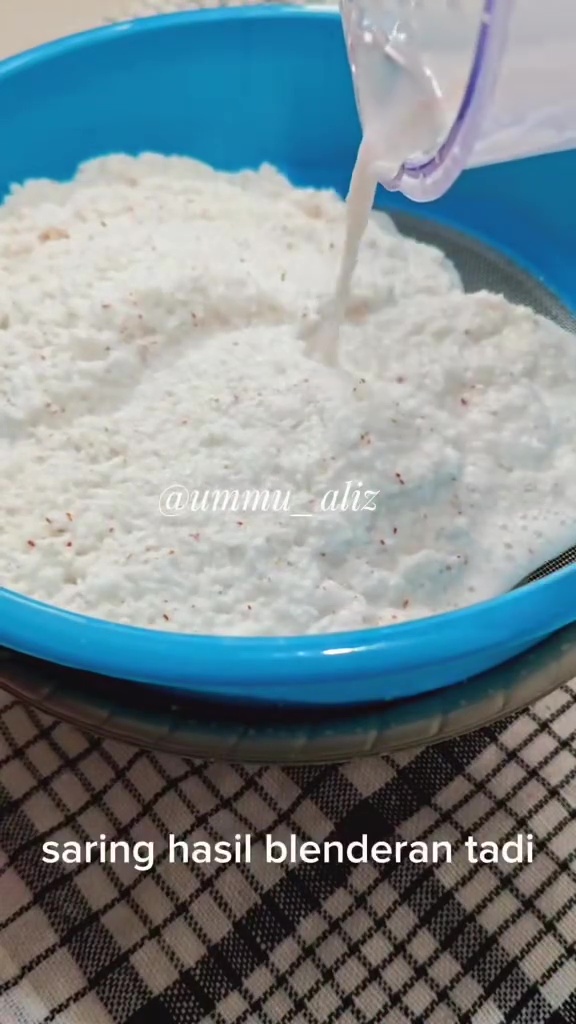 Stop beli santan kemasan! Ini cara membuatnya untuk stok, dijamin kental, awet, dan nggak tengik