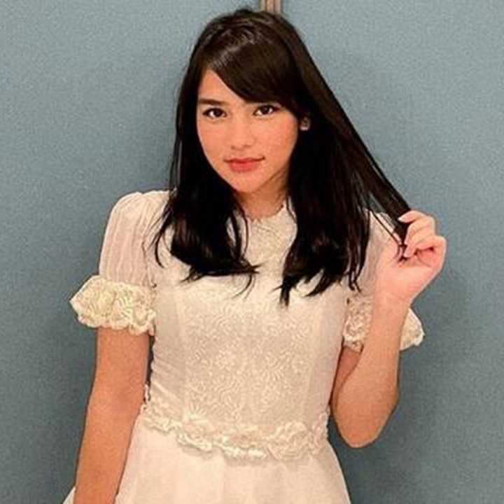 Kian memukau dengan poni, begini 6 potret model rambut panjang sebahu ala Davina Karamoy