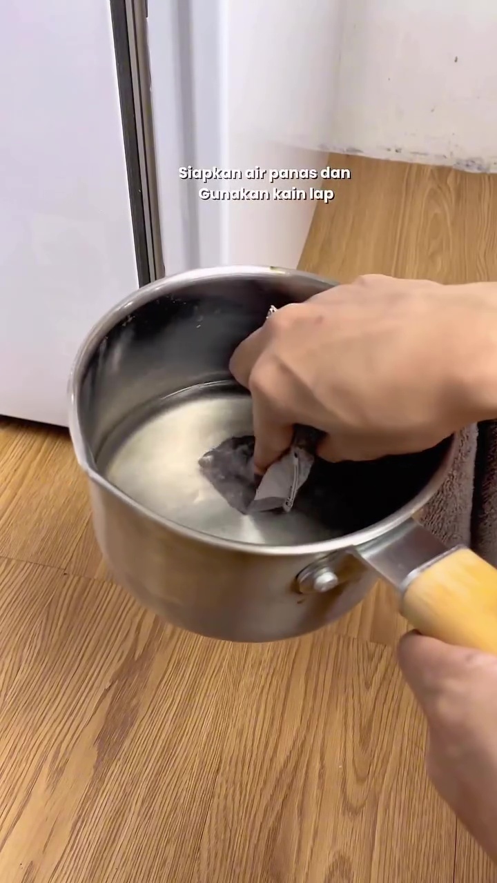 Tak perlu dipanaskan dengan hairdryer, ini cara atasi pintu kulkas kurang rapat cuma dalam 3 langkah