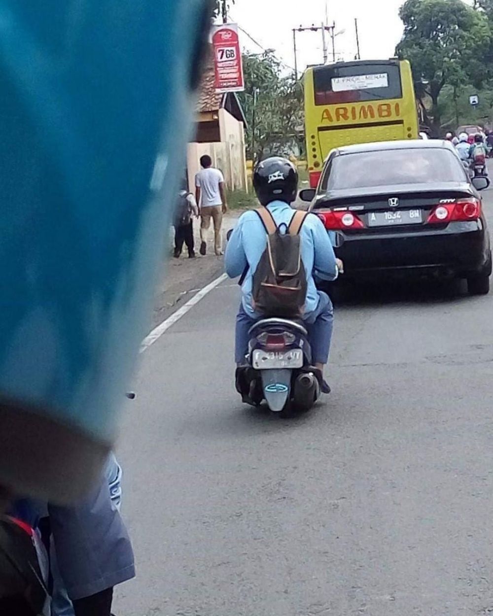 11 potret pengendara motor ini bikin geleng kepala, hobi nyusahin diri sendiri tapi lucunya kebangetan